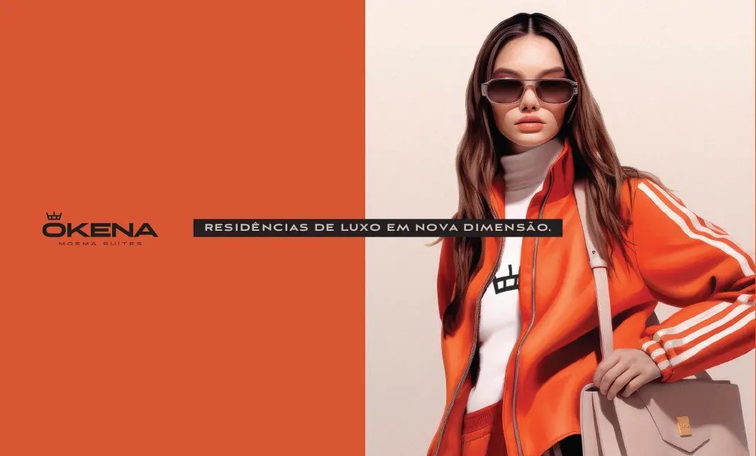 Banner Mulher com uma bolsa, uma blusa laranja e o logo de Monã na camiseta